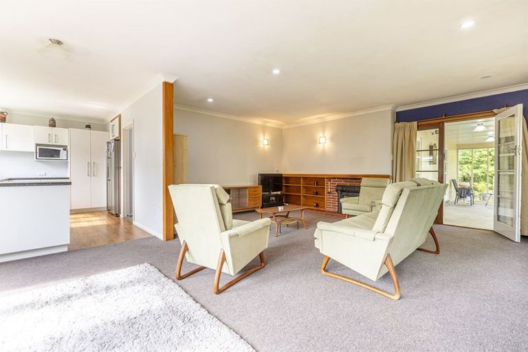 Photo of property in 162 Aokautere Drive, Fitzherbert, Palmerston North, 4410