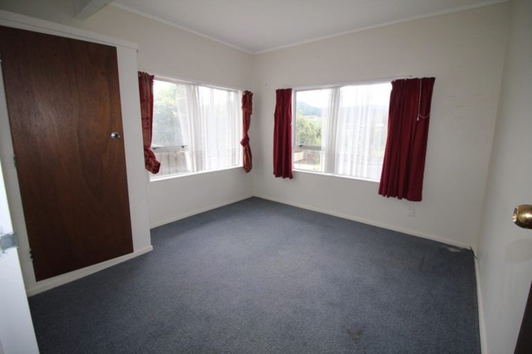 Photo of property in 14 Katarina Grove, Tawa, Wellington, 5028