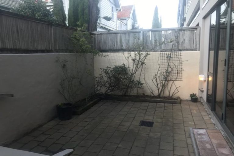 Photo of property in 2/28 Hobson Street, Thorndon, Wellington, 6011