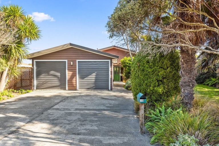 Photo of property in 10 Cedar Drive, Paraparaumu Beach, Paraparaumu, 5032