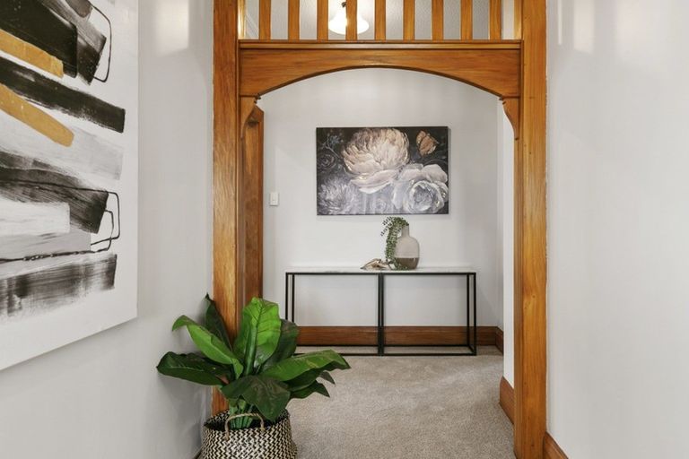 Photo of property in 135 Whites Line East, Waiwhetu, Lower Hutt, 5010