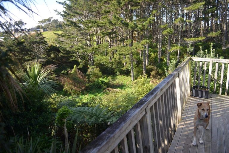 Photo of property in 15 Linda Street, Oakura, 4314