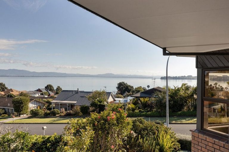 Photo of property in 1 Ruamoana Place, Omokoroa, 3114