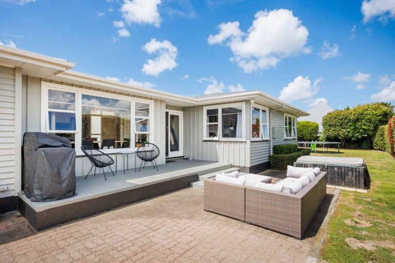 Photo of property in 2 Anzio Place, Awapuni, Palmerston North, 4412