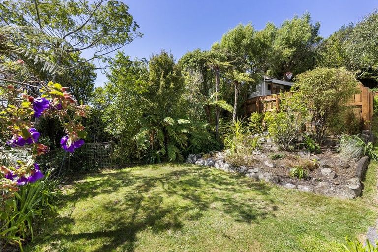Photo of property in 39 Taylor Terrace, Tawa, Wellington, 5028
