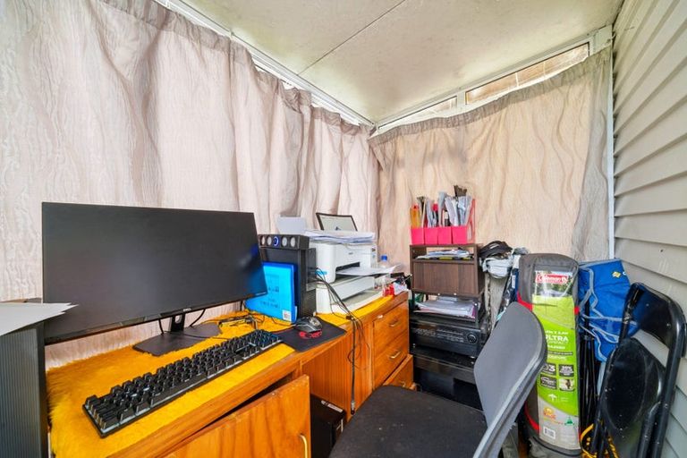 Photo of property in 112 Eskdale Road, Birkdale, Auckland, 0626