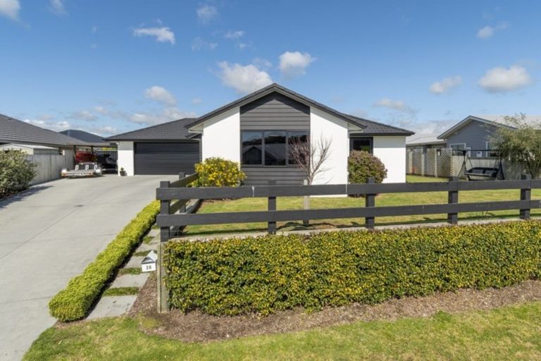 Photo of property in 28 Lynley Park Drive, Omokoroa, 3114