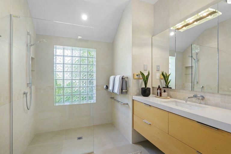 Photo of property in 37 Thornycroft Street, Fendalton, Christchurch, 8052