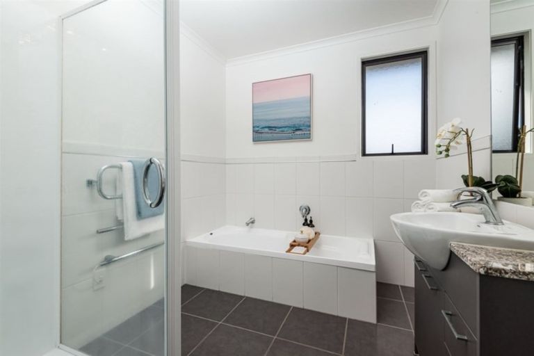 Photo of property in 5 Ashurst Lane, Greenhithe, Auckland, 0632