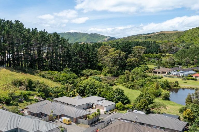 Photo of property in 27 Cascade Way, Paraparaumu, 5032