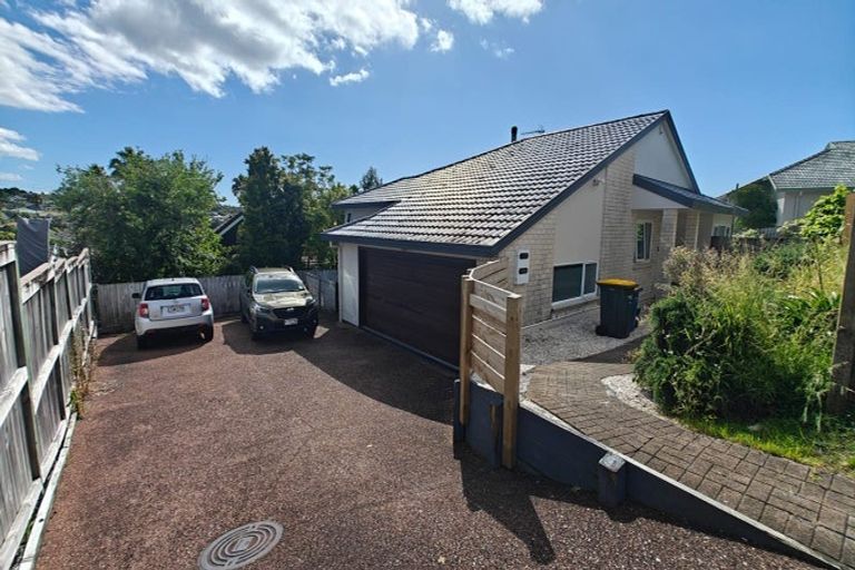 Photo of property in 31 Mandeville Place, Unsworth Heights, Auckland, 0632