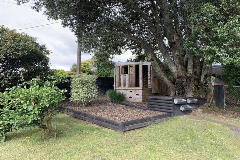 Photo of property in 265 Great North Road, Henderson, Auckland, 0612