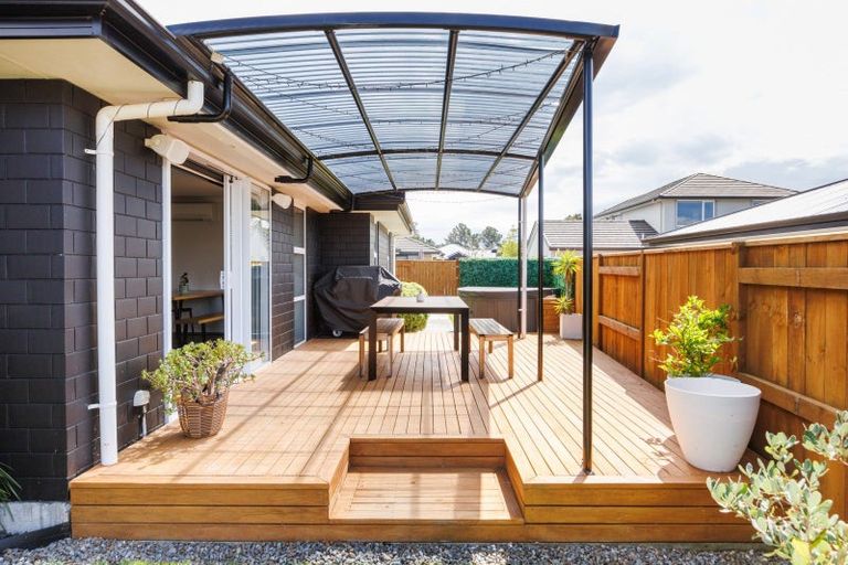 Photo of property in 120 Johnstone Drive, Fitzherbert, Palmerston North, 4410