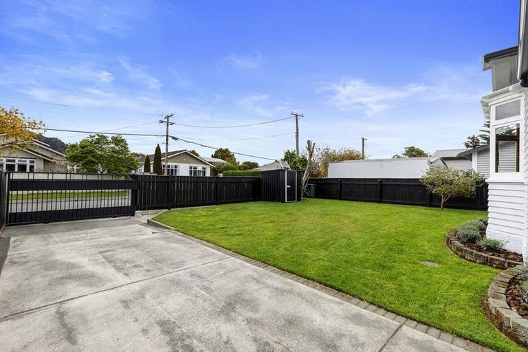 Photo of property in 17 Burnside Street, Waterloo, Lower Hutt, 5011