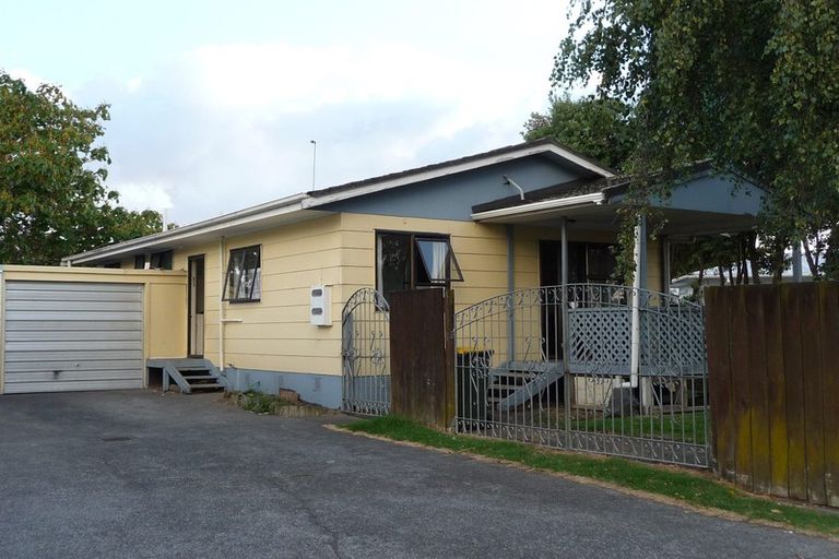 Photo of property in 2/10 Burundi Avenue, Clendon Park, Auckland, 2103