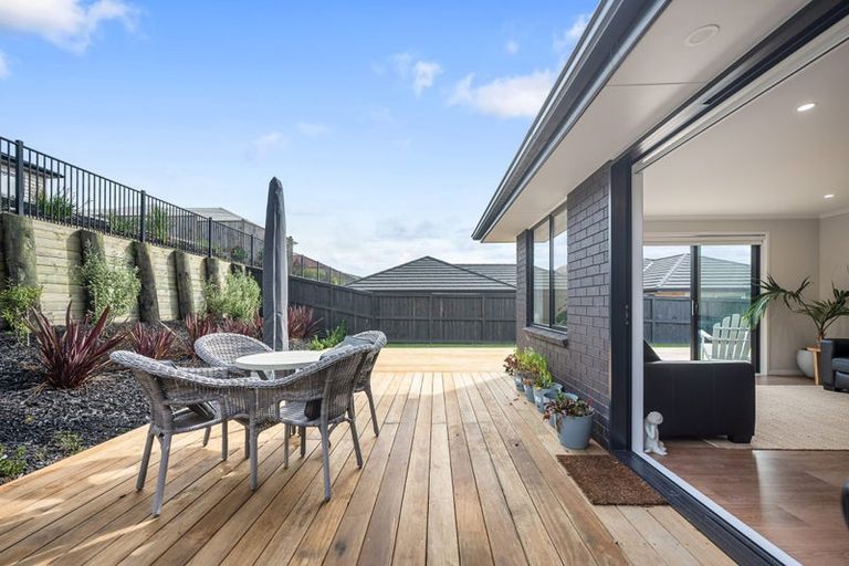 Photo of property in 12 Porokaiwhiri Avenue, Helensville, 0800