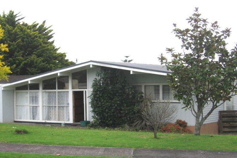 Photo of property in 1 Orchid Place, Te Atatu South, Auckland, 0610
