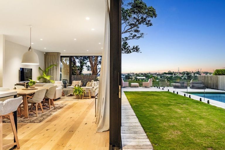 Photo of property in 71a Ngataringa Road, Devonport, Auckland, 0624