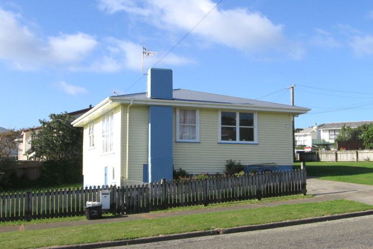 Photo of property in 16 Matatiro Street, Titahi Bay, Porirua, 5022
