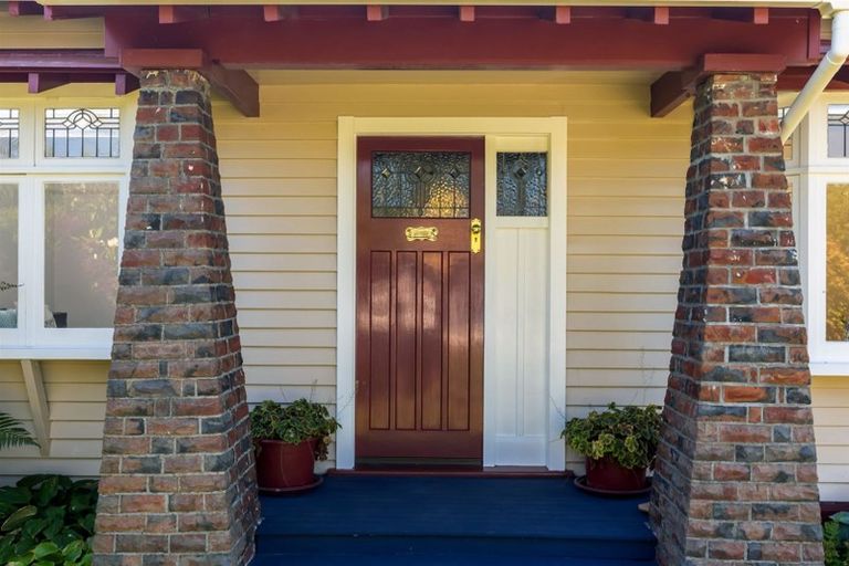 Photo of property in 57 Sandwich Road, Beckenham, Christchurch, 8023