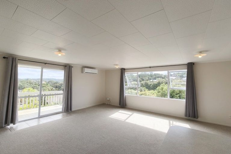 Photo of property in 1/127 Spinella Drive, Bayview, Auckland, 0629