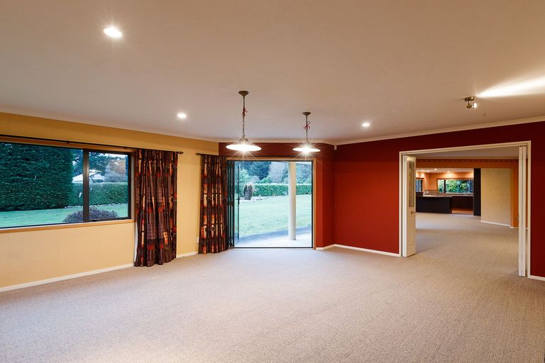 Photo of property in 46 Turitea Road, Fitzherbert, Palmerston North, 4472