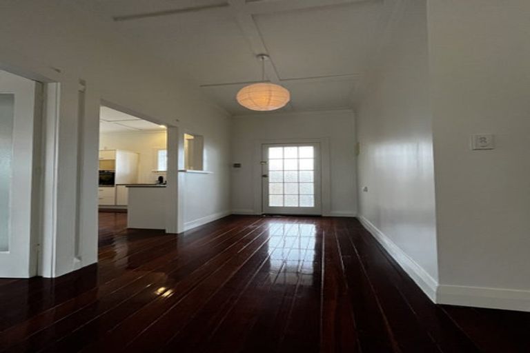 Photo of property in 11 Norwood Road, Bayswater, Auckland, 0622