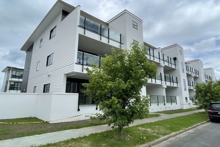 Photo of property in 4/11 Carlos Drive, Flat Bush, Auckland, 2016