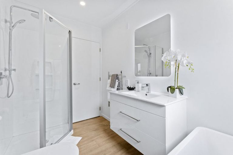 Photo of property in 2/21 Tobruk Crescent, Milford, Auckland, 0620