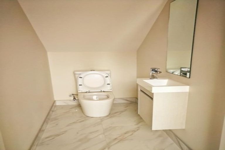 Photo of property in 16 Sunshine Boulevard, Sunnyvale, Auckland, 0612