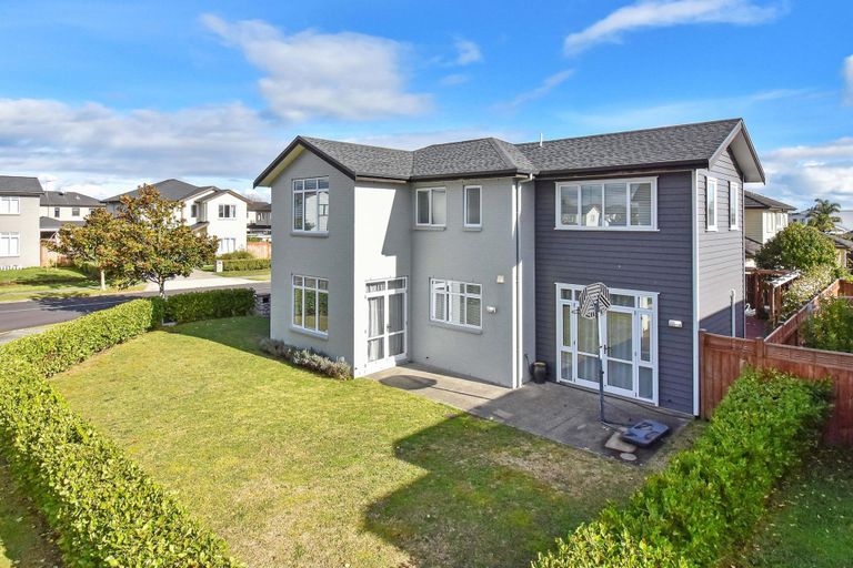 Photo of property in 11 Cornwall Place, Karaka, Papakura, 2113