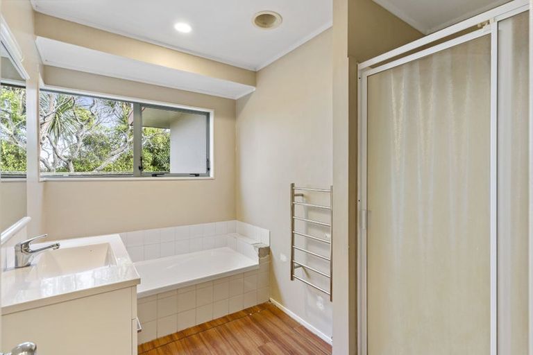 Photo of property in 1 Halldene Terrace, Red Beach, 0932