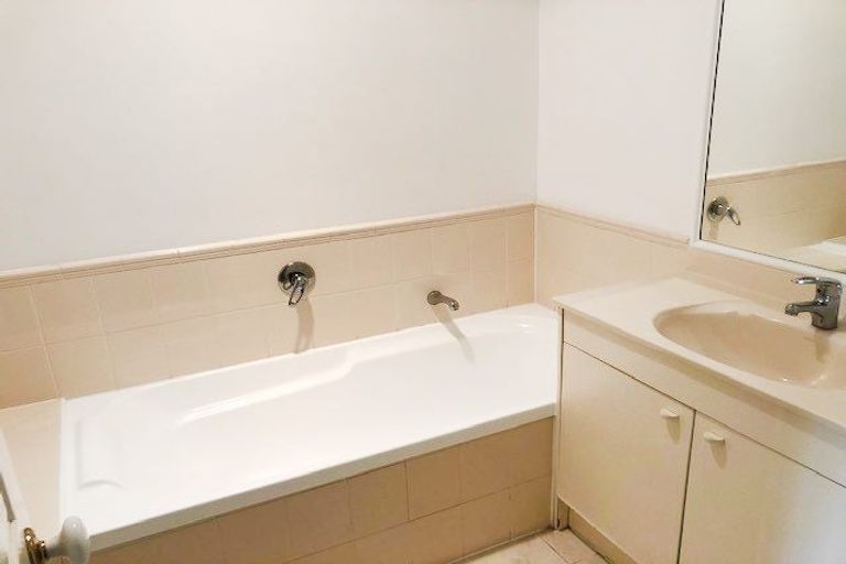 Photo of property in 8 Cottesmore Place, Huntington Park, Auckland, 2013