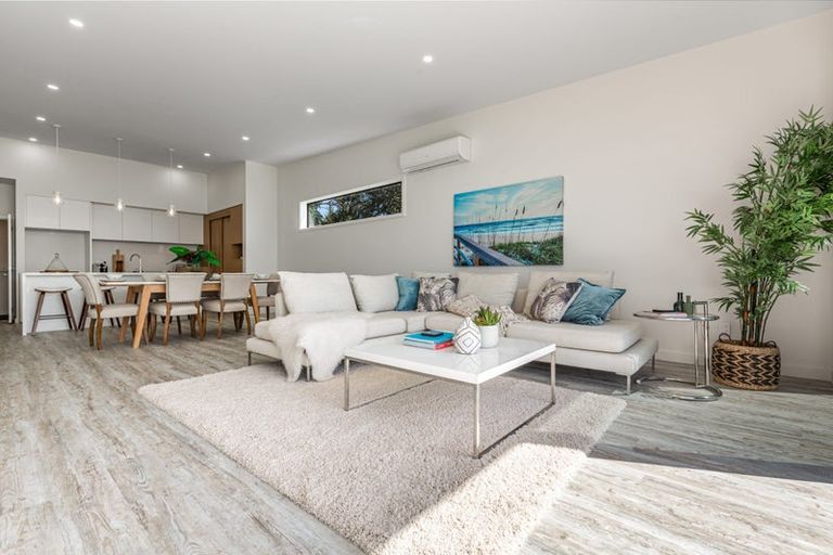 Photo of property in 8b Crispe Road, Clarks Beach, 2122