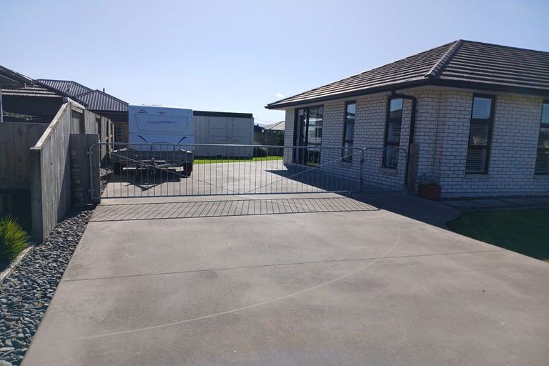 Photo of property in 12 Costello Drive, Ngatea, 3503