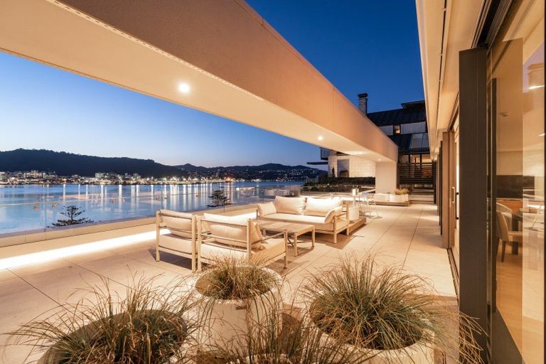 Photo of property in 2/308 Oriental Parade, Oriental Bay, Wellington, 6011