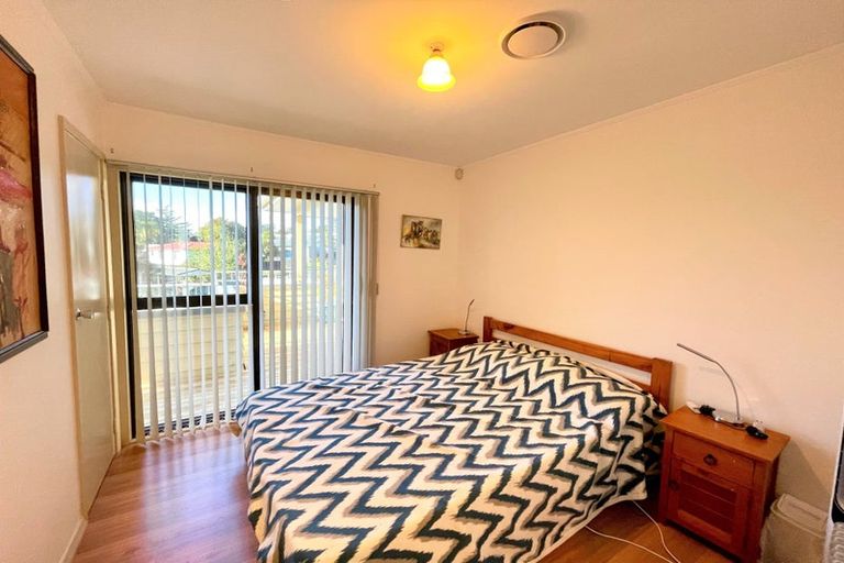 Photo of property in 14 Panzic Place, Glen Eden, Auckland, 0602