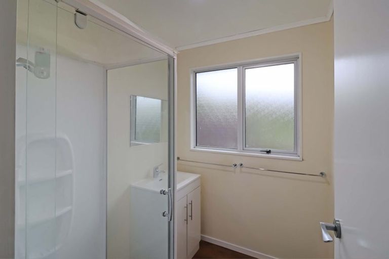 Photo of property in 11a Colchester Crescent, Newlands, Wellington, 6037