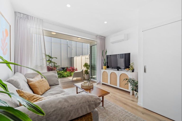 Photo of property in 6 Titoki Close, Matakana, Warkworth, 0985