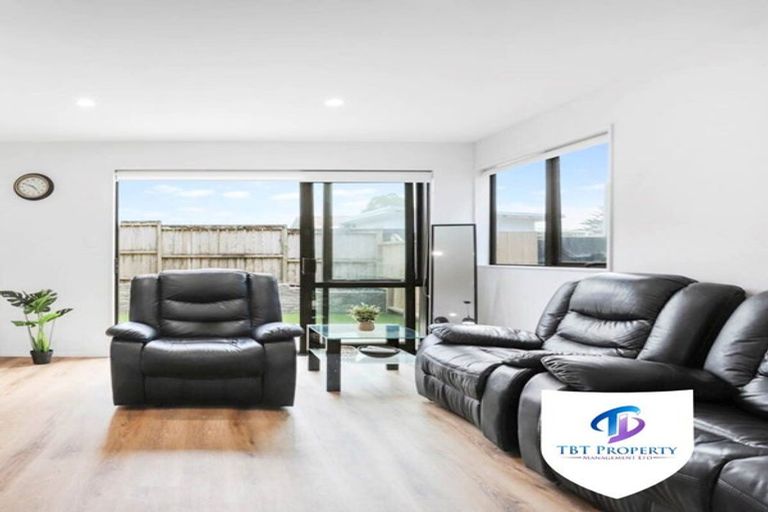 Photo of property in 8/25 Vodanovich Road, Te Atatu South, Auckland, 0610