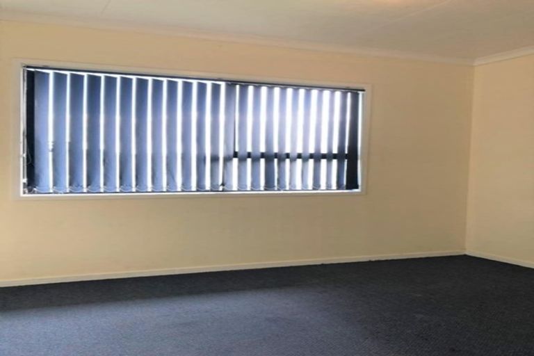 Photo of property in 27 Silverstone Place, Henderson, Auckland, 0612