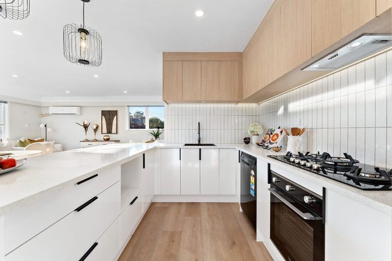 Photo of property in 4 Kelston Street, New Lynn, Auckland, 0600