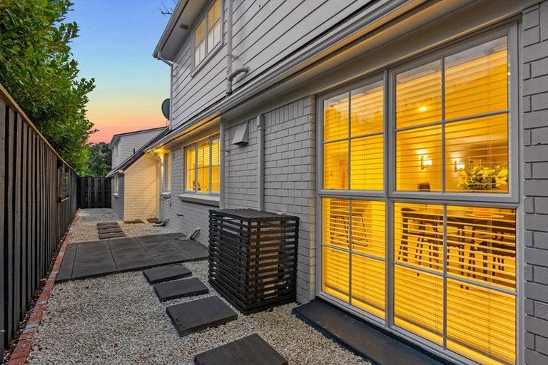 Photo of property in 2/15 Saltburn Road, Milford, Auckland, 0620