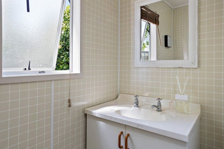 Photo of property in 1 Poplar Street, Whitianga, 3510