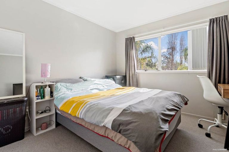 Photo of property in 11 Glenbury Place, Massey, Auckland, 0614