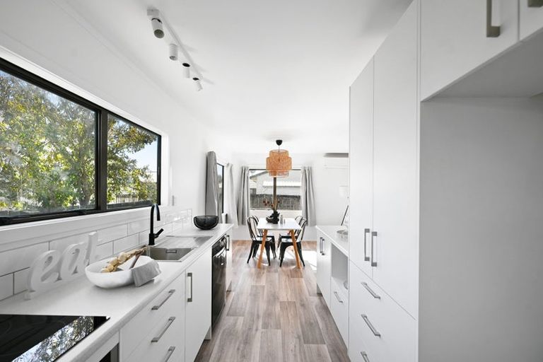 Photo of property in 12 Lloyd Drive, Nawton, Hamilton, 3200