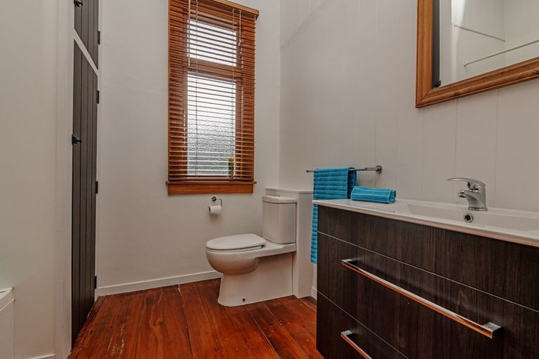 Photo of property in 33 Knowles Street, Terrace End, Palmerston North, 4410