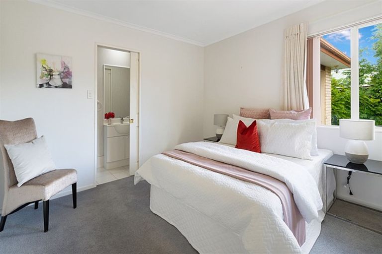 Photo of property in 20 Ryehill Close, New Lynn, Auckland, 0600