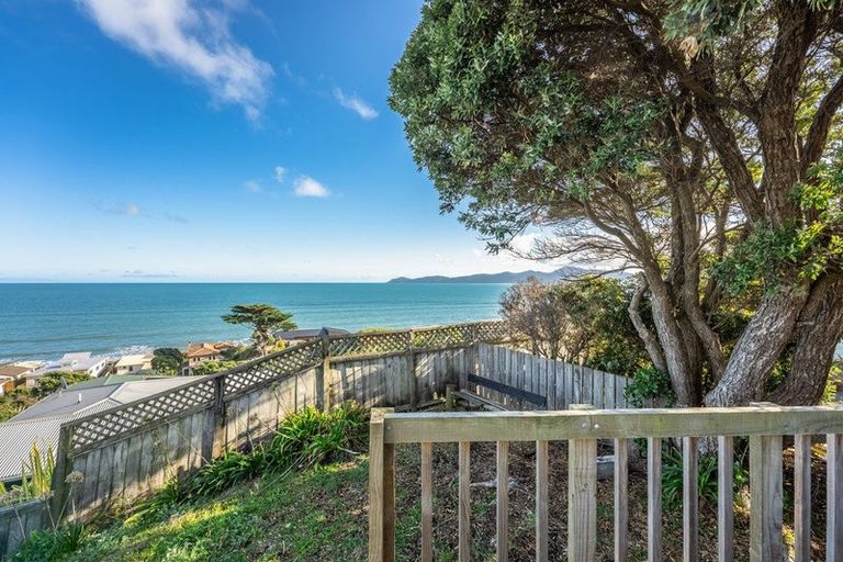 Photo of property in 52 Forest Road, Raumati South, Paraparaumu, 5032