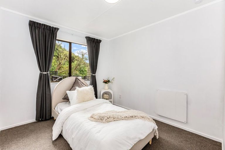 Photo of property in 35 Omapere Street, Whitby, Porirua, 5024